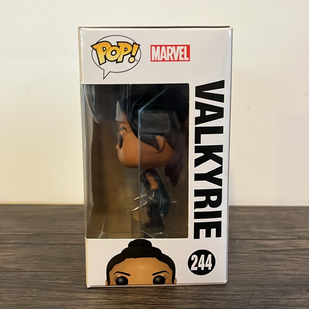 Marvel Thor Ragnarok Valkyrie Funko - Picture 2 of 4